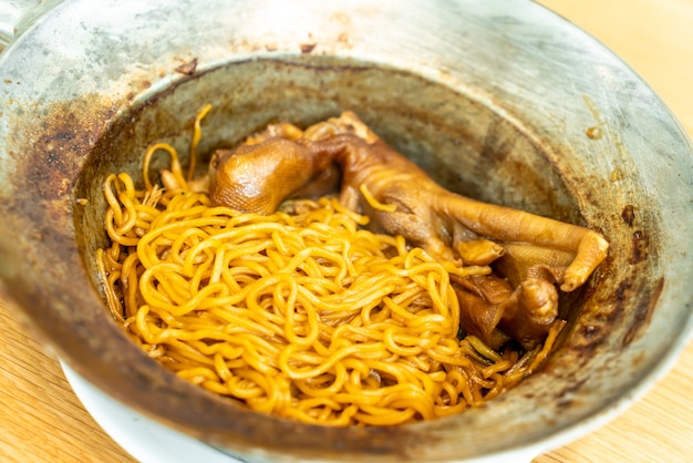 Photo braised goose feet with noodles