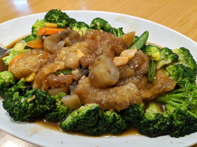 Braised Sea Cucumber with Broccoli