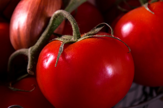 Branch tomatoes to make a poster to decorate the kitchen