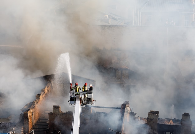 Brand in een huis met drie verdiepingen in Kiev