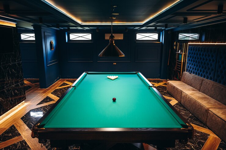Photo brand new and modern billiard room