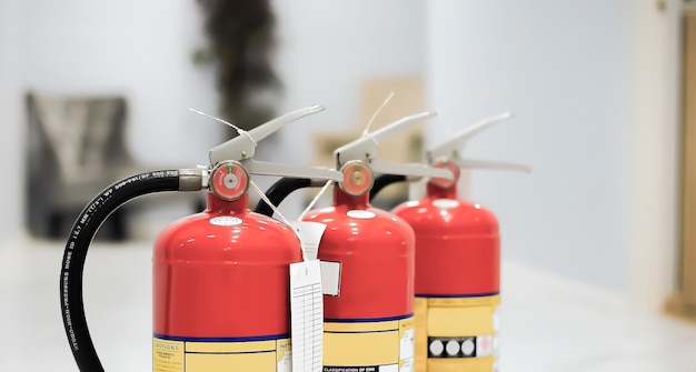 Brandblussers beschikbaar in geval van brand.