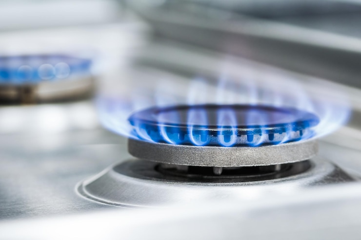 Foto brandende gasbranders op een lichte achtergrond