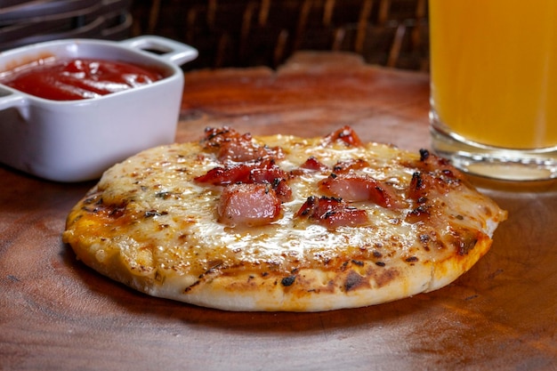 Bratty pizza small with bacon