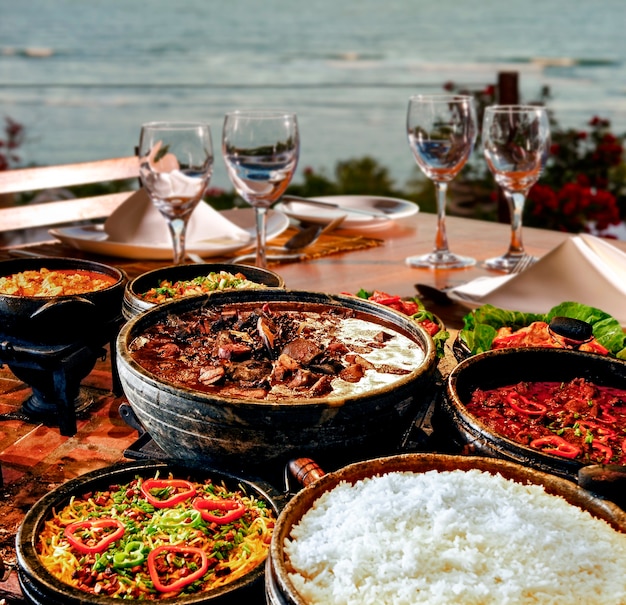 Braziliaans Feijoada Food, restaurant aan het strand