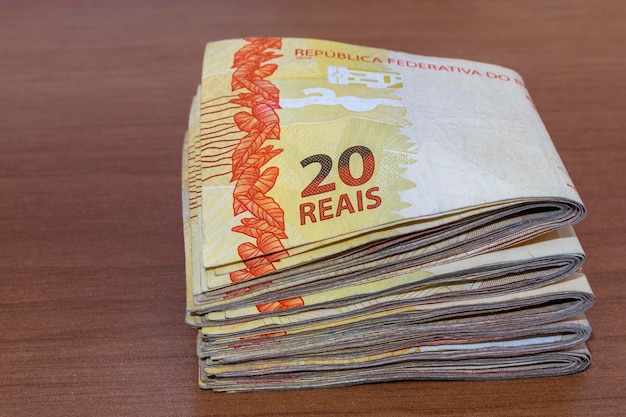 Foto braziliaans geldbankbiljetpakket spaar- en financieringsconcept