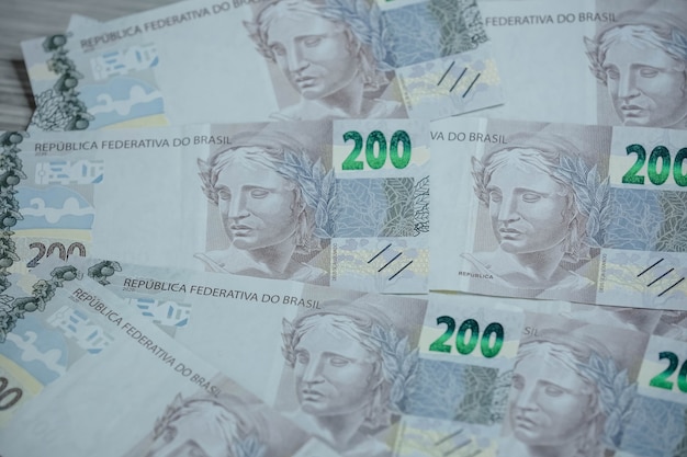 Braziliaanse bankbiljetten van 50 en 100 reais