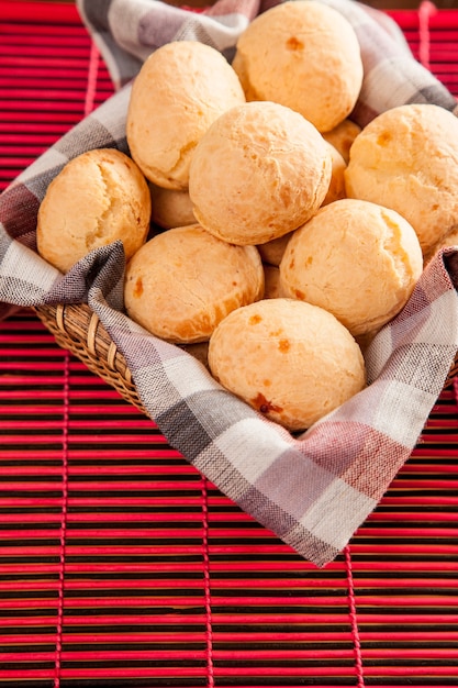 Braziliaanse kaasbroodjes, pão de queijo