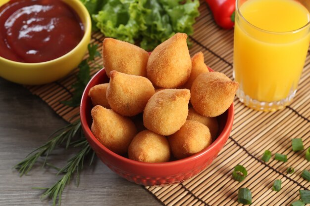 Braziliaanse snack Coxinha van kip