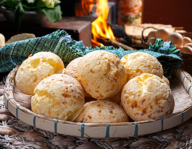 Braziliaanse snack, traditioneel kaasbrood van Minas Gerais - pao de queijo