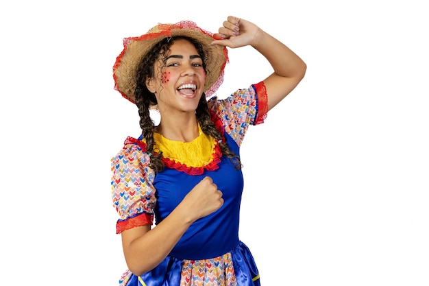 Braziliaanse vrouw die typische kleren draagt voor Festa Junina