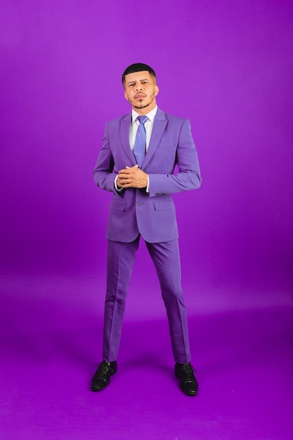 Brazilian black man dressed in a suit and purple tie business\
man full body photo violet