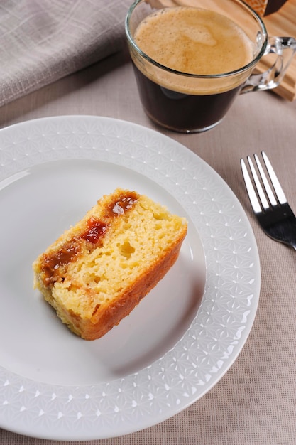 写真 トウモロコシ粉の種類で作られたブラジルのトウモロコシ ケーキ fuba bolo de fuba セレクティブ フォーカス