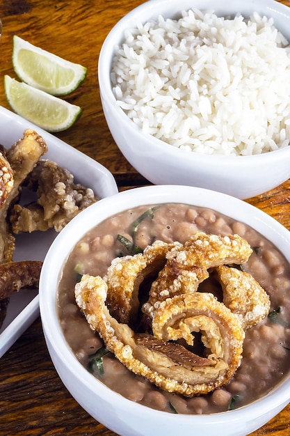 Foto cibo brasiliano comida mineira tradicional cibo brasilliano