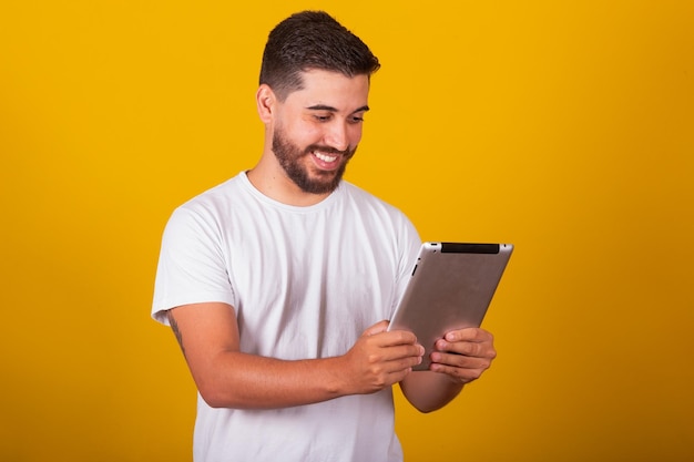 Brazilian latin american man with hand pointing to cellphone cellphone screen for app communication