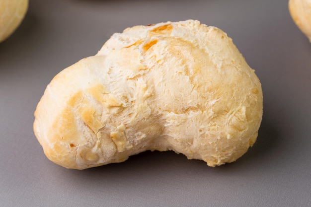 Foto pane al formaggio fresco brasiliano pao de queijo fuoco selettivo