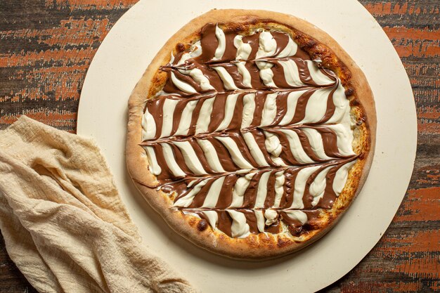 Foto pizza dolce brasiliana con cioccolato