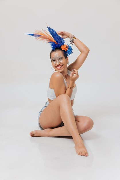 Photo brazilian woman dancing at carnival