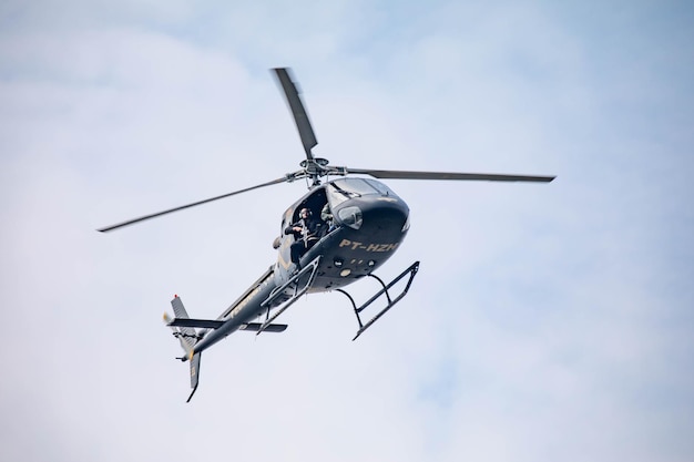 Brazilië 14 oktober 2024 Braziliaanse Federale Politie helikopter vliegt