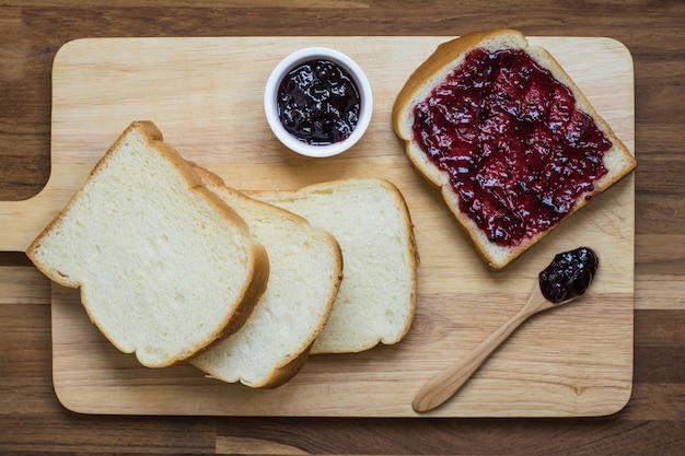 Bread and black currant