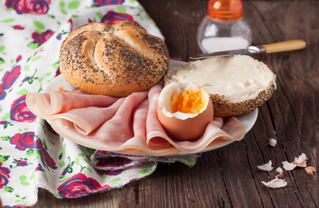 Pane, prosciutto e uova