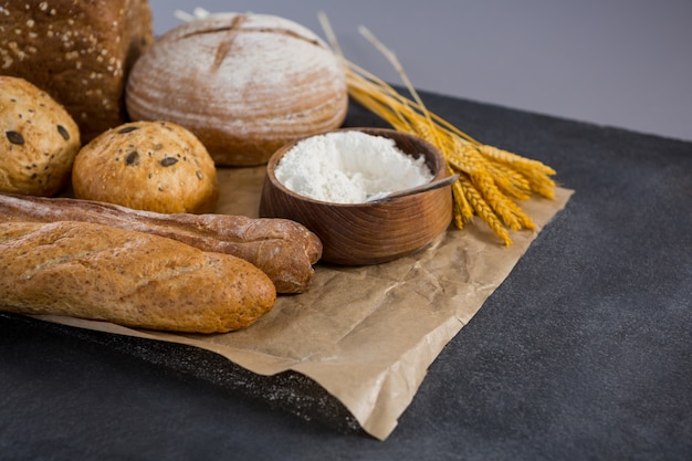 Bread loaves with wheat grains and flour