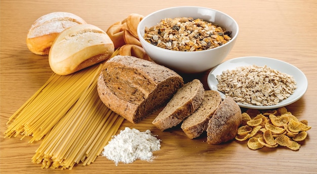 Photo bread pasta rice wheat flour isolated loaf of bread