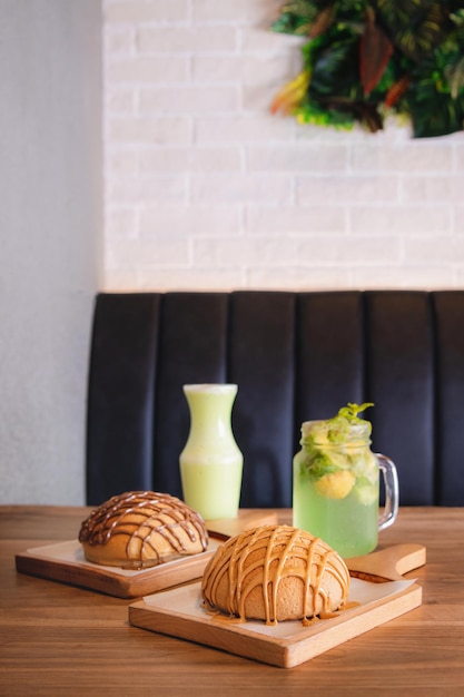 Photo bread and smooothies and mojito