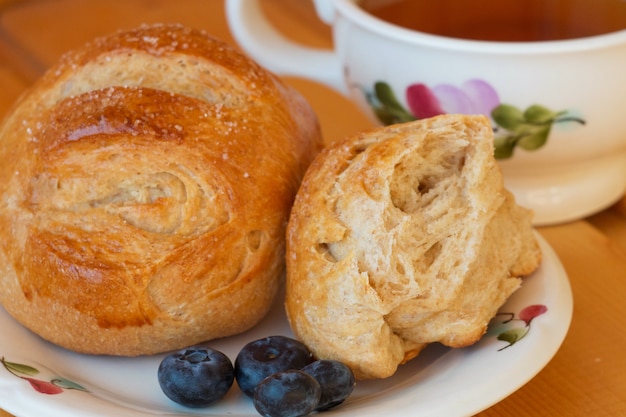 Bread texture close up Fresh bread bun with tea closeup
Whole grain bread on a plate closeup