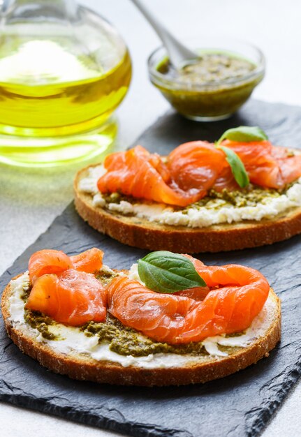 Bread toast with salted salmon, pesto sauce and cream cheese (ricotta)