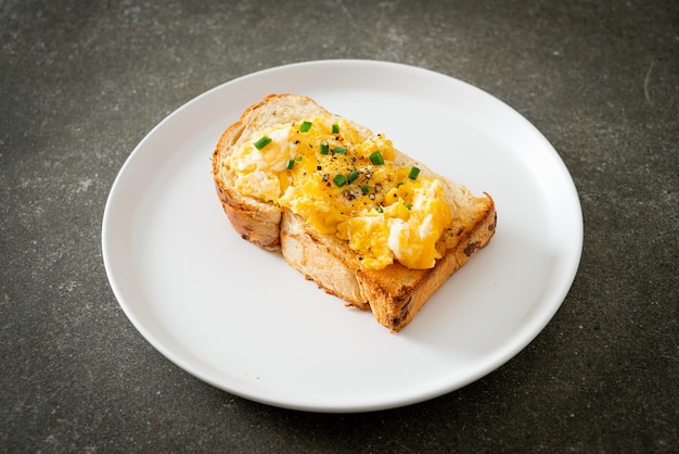 Bread toast with scramble egg