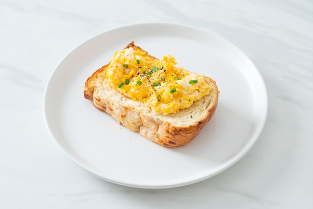 Bread toast with scramble egg