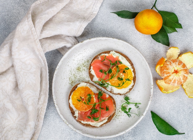  bread toasts with  salted smoked salmon