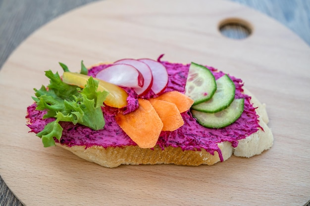 Bread with beetroot spread and vegetables