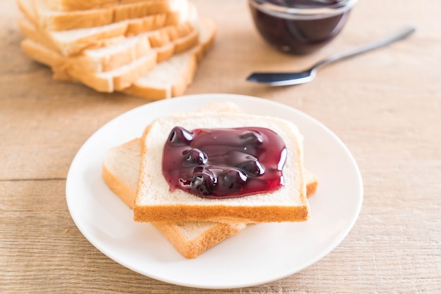 bread with blueberry jam