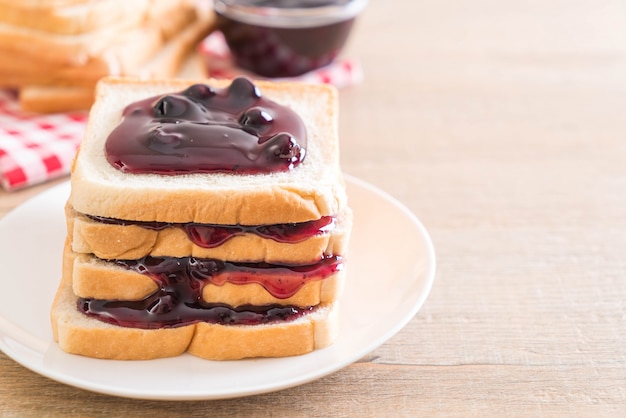 bread with blueberry jam