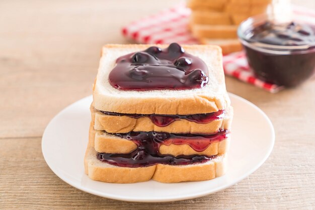 bread with blueberry jam