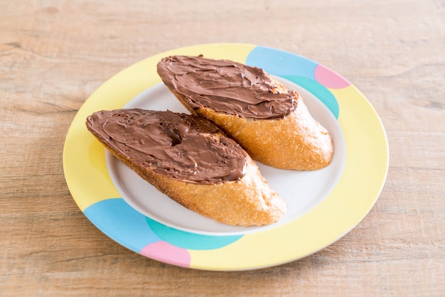 bread with chocolate hazelnut spread