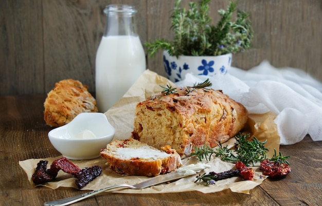 Bread with dried  tomatoes, rosemary and garlic