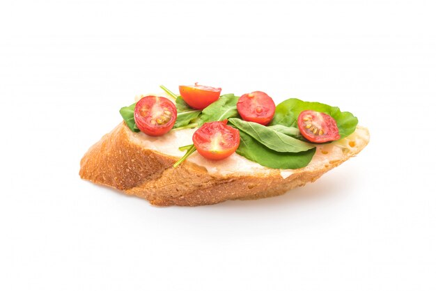 bread with rocket and tomatoes 