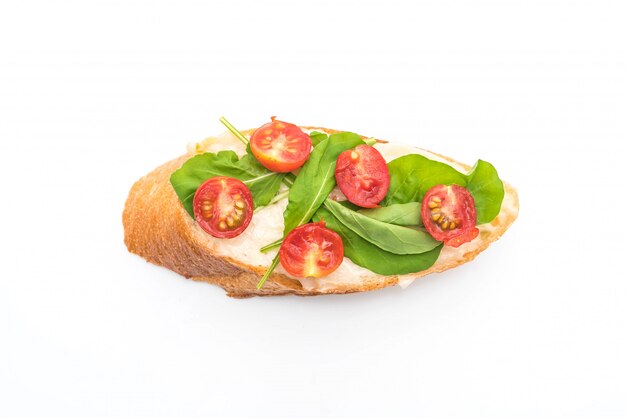 bread with rocket and tomatoes 