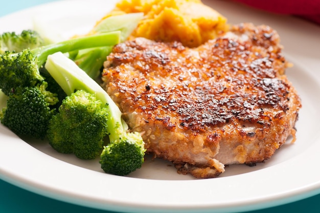 Photo breaded pork chop with squash