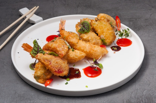 Breaded shrimp and vegetables with hot sauce