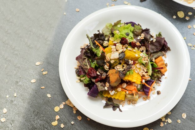 Foto insalata di cereali alla francese