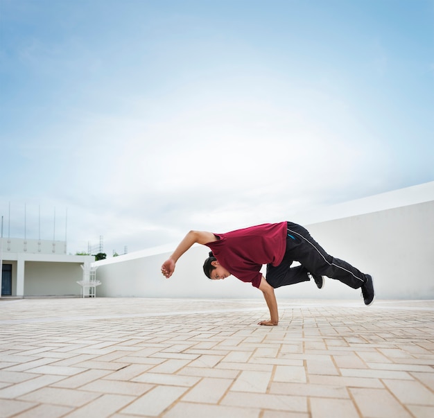 Concetto di hiphop del movimento di stile dell'adolescente di breakdance