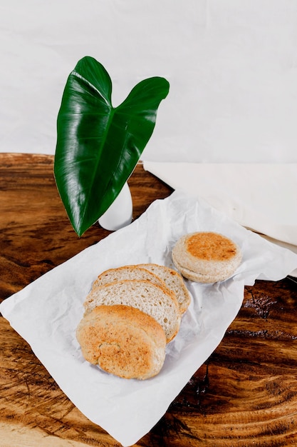 사진 아침 식사 빵 얇게 썬 빵 바삭한 빵