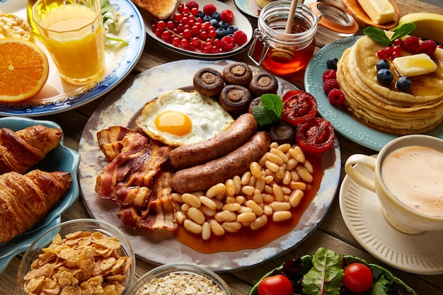 Colazione a buffet completa continentale e inglese