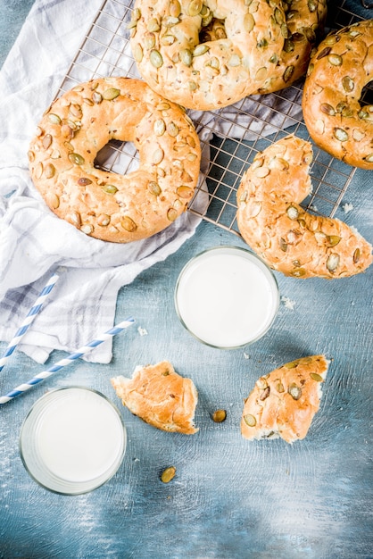 Breakfast cereal bagels