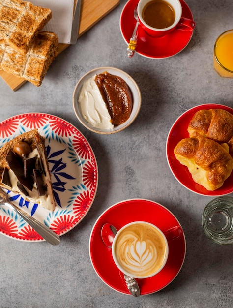 Foto caffè e torta per la colazione