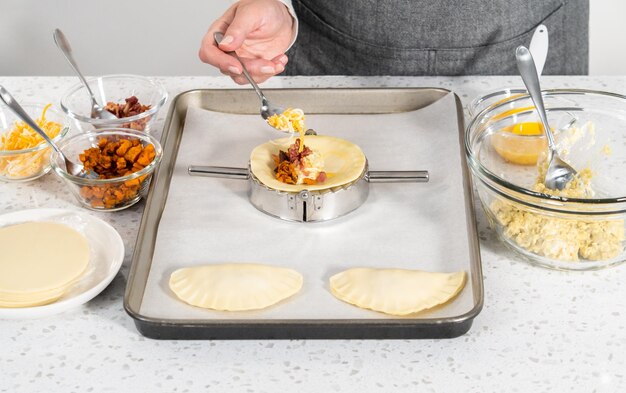 아침 식사 에 달 과 달 감자 를 넣은 파나다